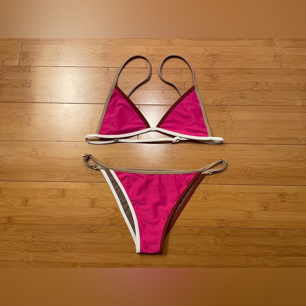 Acacia Baja Top, Oxford Bottom in Scarlet, both small